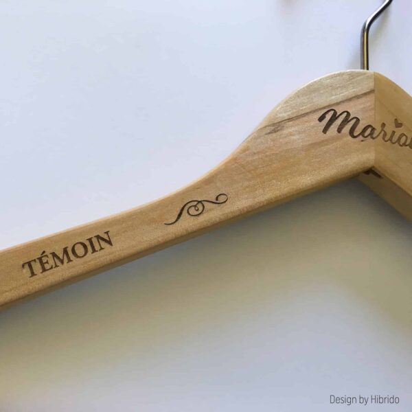 Cintre personnalisé pour témoins des mariés