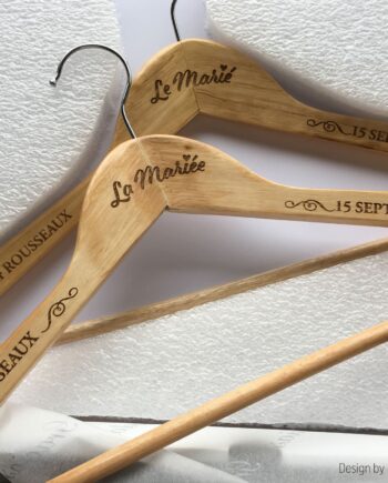 Cintre personnalisé pour témoins