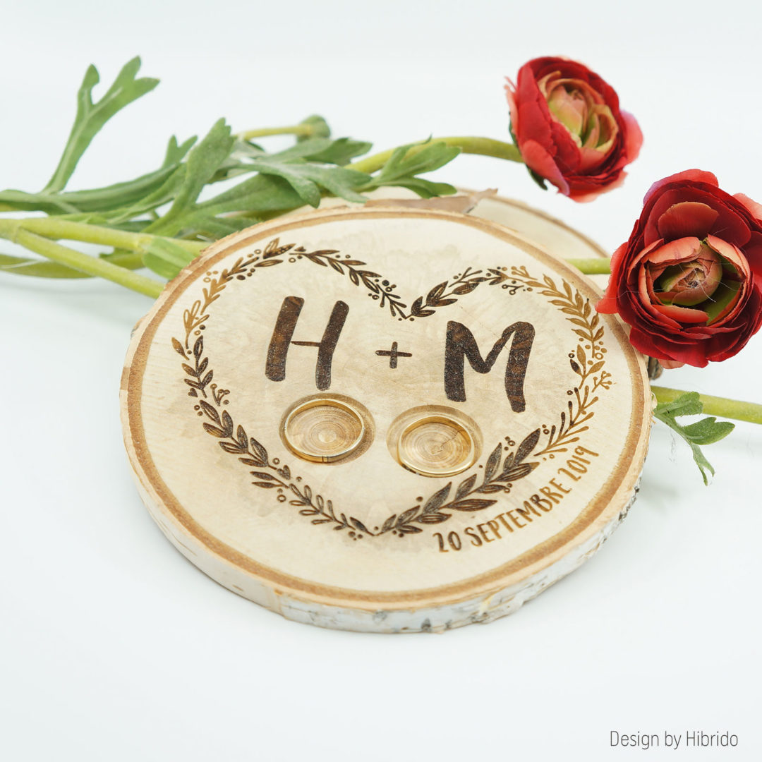 Une Alliance Pour Noël Porte alliance bois pour mariage Initiales + Couronne de Fleurs