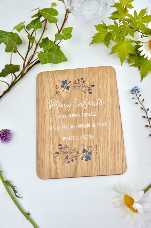 menu en bois fleurs bleues