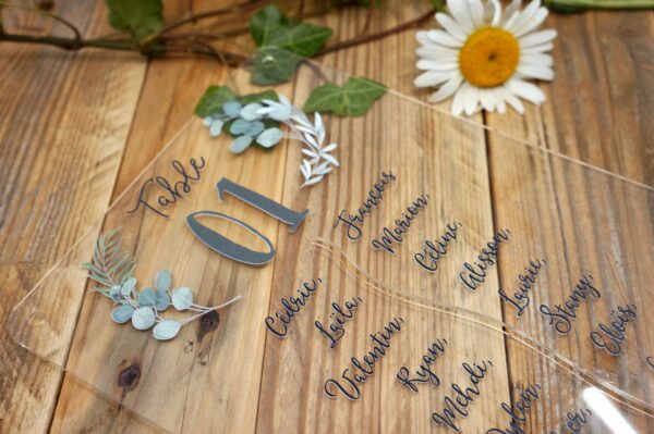 Plan de table en plexi pour mariage