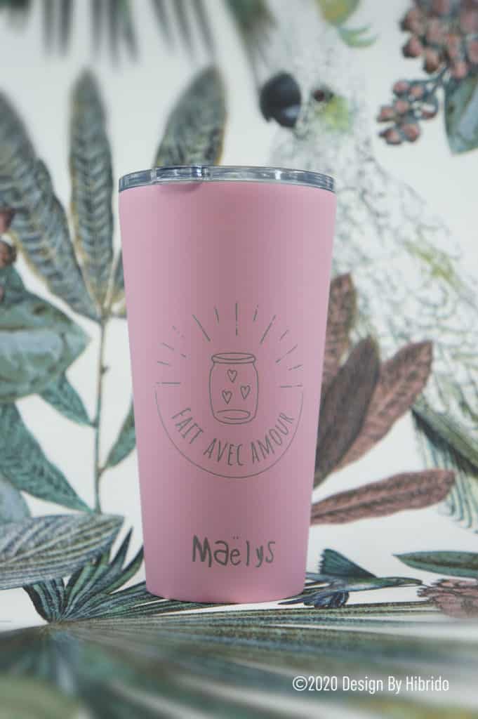 mug personnalisé "fait avec amour"
