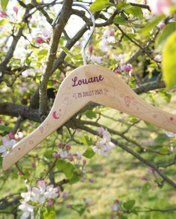 Cintre penderie bébé