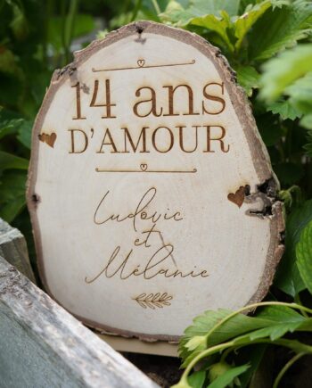 rondin en bois gravé pour anniversaire de mariage