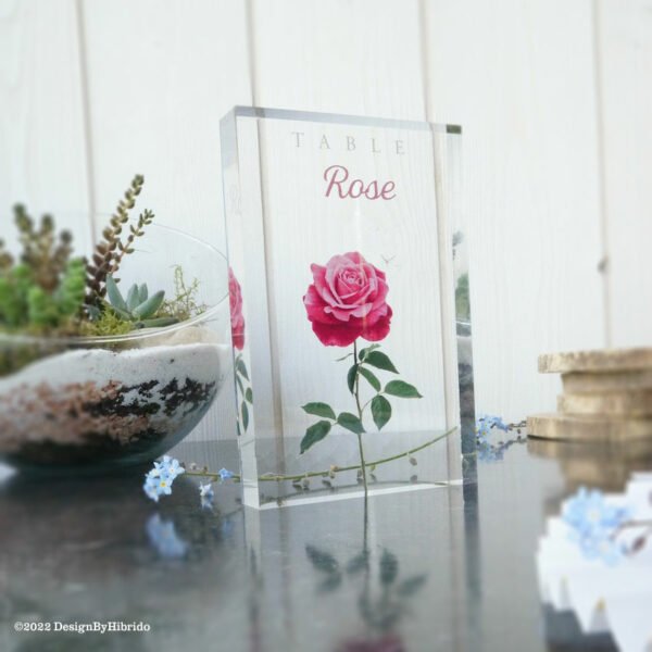 nom de table en plexi avec Rose