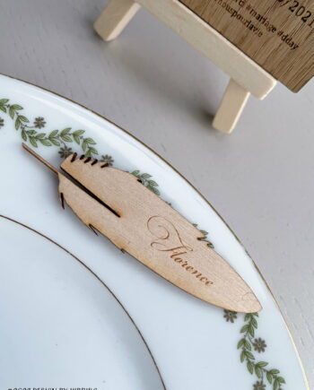 Marque place plume en bois