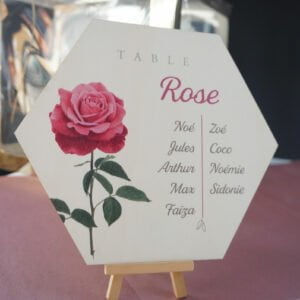 Marque table mariage avec fleur