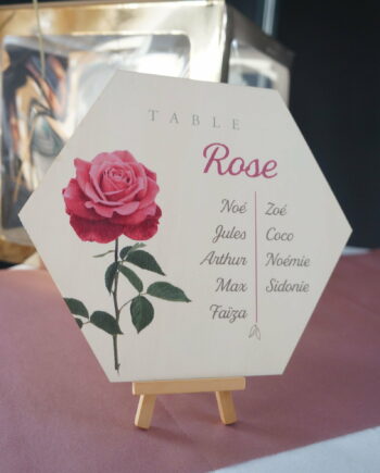 Marque table mariage avec fleur