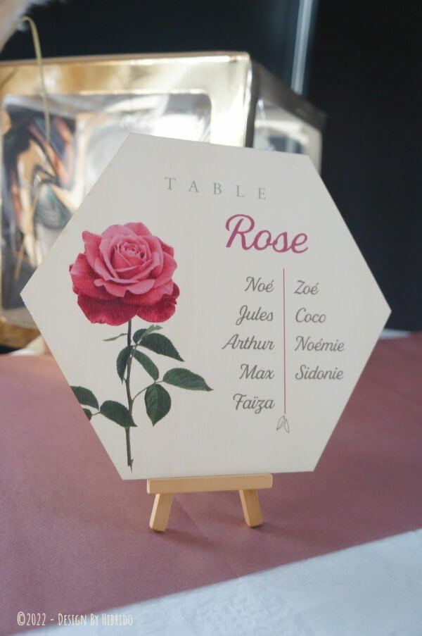 Marque table mariage avec fleur