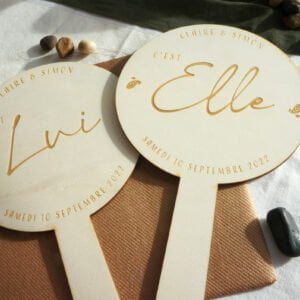 pancartes "elle et lui" pour jeu du mariage.