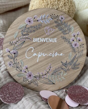 carte félicitations naissance fille, carte en bois bienvenue couronne fleurie
