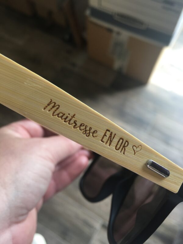 lunette personnaliséée maitresse